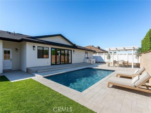 12592 Singing Wood Drive, North Tustin, CA