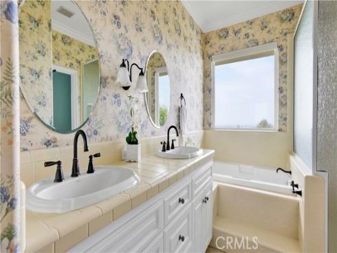 12272 Media Panorama , North Tustin, CA