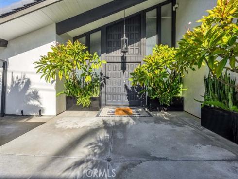 1711  Sirrine  , North Tustin, CA