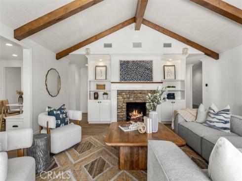 13161  Sandhurst  , North Tustin, CA