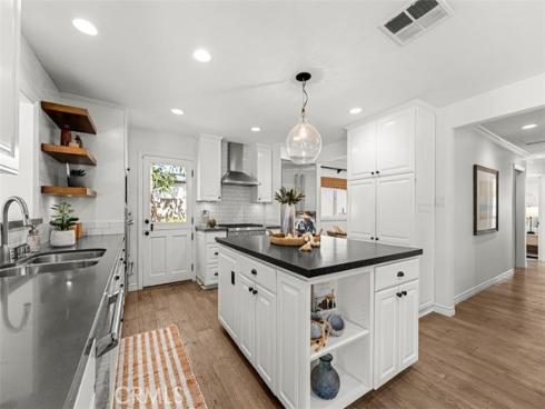 13161  Sandhurst  , North Tustin, CA