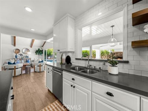 13161  Sandhurst  , North Tustin, CA