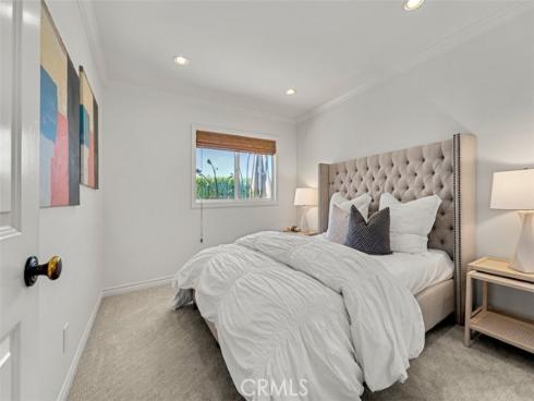 13161  Sandhurst  , North Tustin, CA