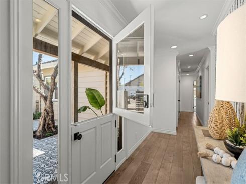 13161  Sandhurst  , North Tustin, CA