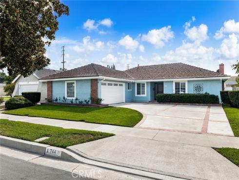 744 E Meadowbrook  , Orange, CA