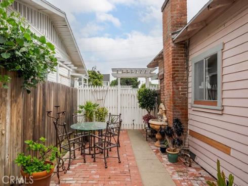 637 E Van Bibber  , Orange, CA