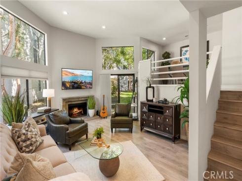 152 N. Singingwood Street 11