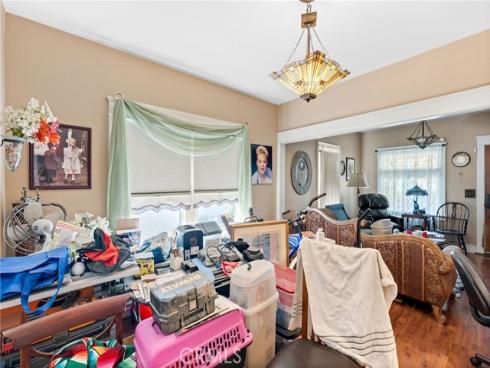 712 E Washington Ave , Orange, CA