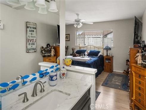 915 E La Veta Avenue , Orange, CA