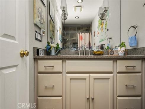 915 E La Veta Avenue , Orange, CA
