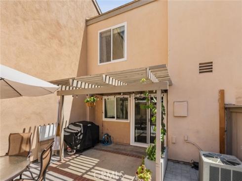 101 W Riverdale 60 Avenue, Orange, CA