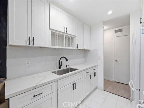 700 W La Veta  , Orange, CA