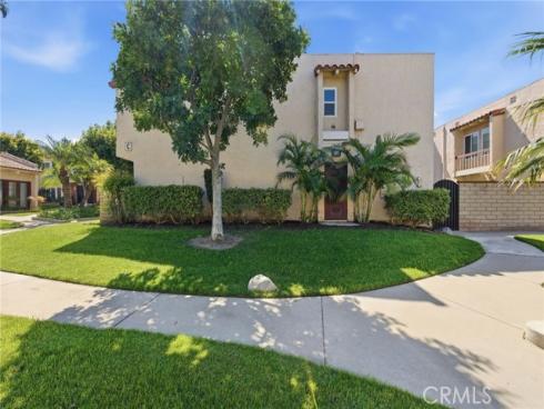 700 W La Veta  , Orange, CA