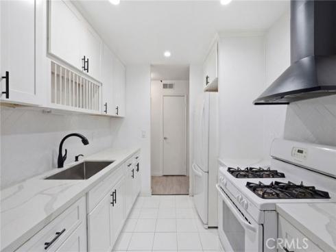 700 W La Veta  , Orange, CA