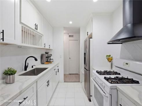700 W La Veta  , Orange, CA
