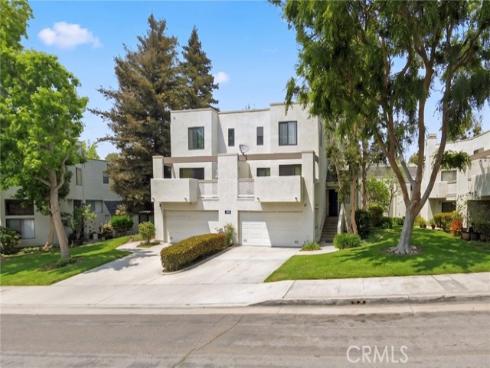 158 N. Singingwood Street 2
