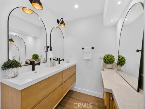 1482 N Grand , Orange, CA