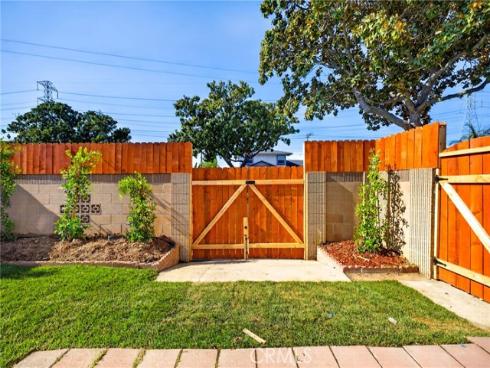 1482 N Grand , Orange, CA