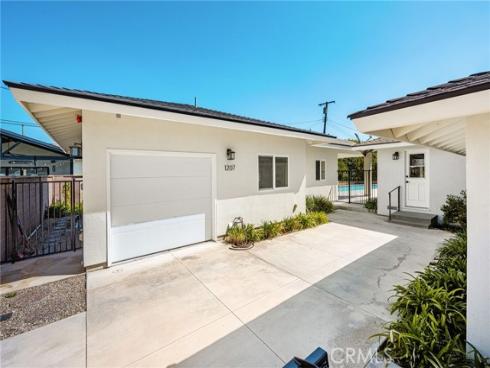 1209 E Walnut , Orange, CA