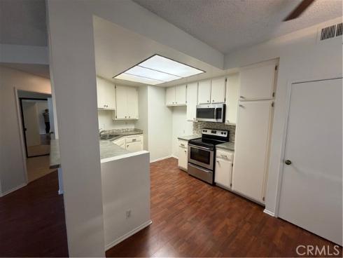 5722 E Stillwater 11 , Orange, CA