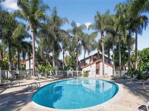 376  Hawaii  , Placentia, CA