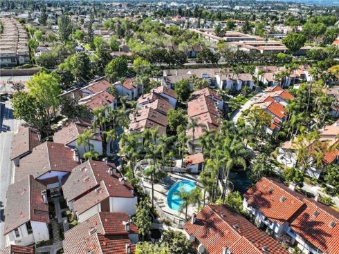 304  Molokai  , Placentia, CA