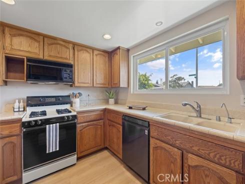 1384  Roxborough  , Placentia, CA