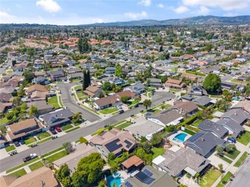 1384  Roxborough  , Placentia, CA