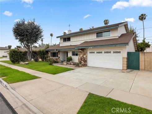718  Kenoak  , Placentia, CA