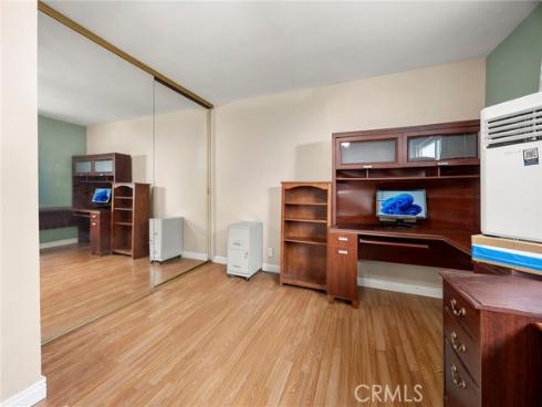 718  Kenoak  , Placentia, CA