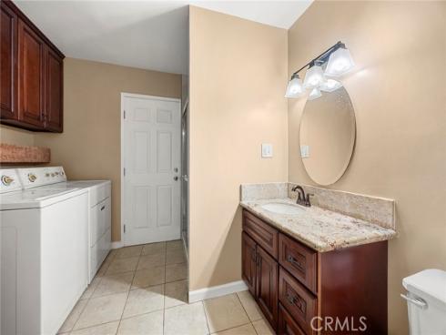 718  Kenoak  , Placentia, CA