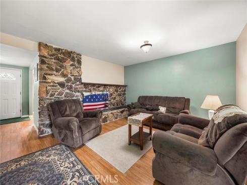 718  Kenoak  , Placentia, CA