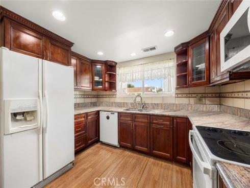 718  Kenoak  , Placentia, CA