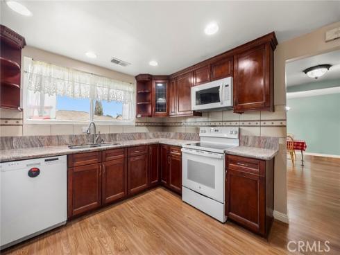 718  Kenoak  , Placentia, CA