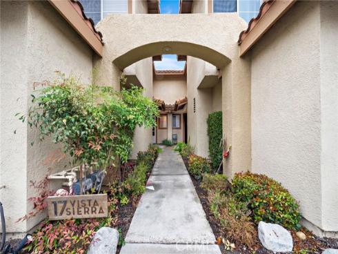 17 Vista Sierra 16 , Rancho Santa Margarita, CA