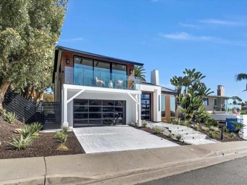 2241 Avenida Salvador