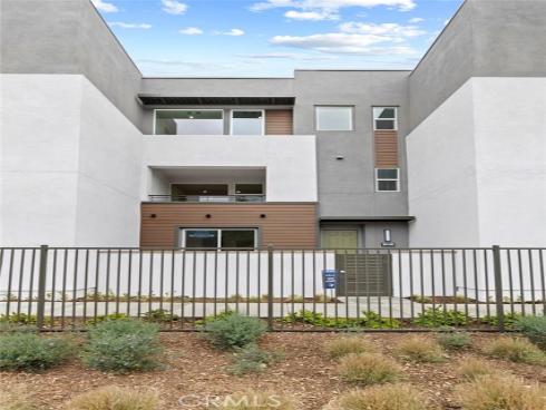 585 S Lyon Street, Santa Ana, CA