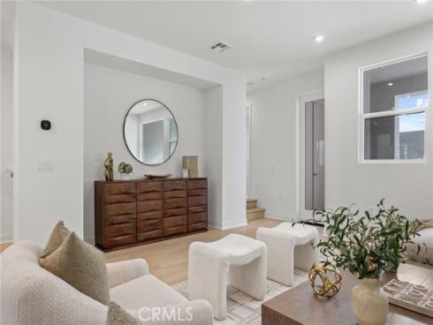 585 S Lyon Street, Santa Ana, CA