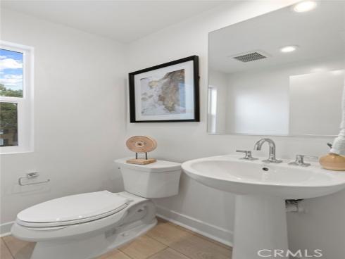 585 S Lyon Street, Santa Ana, CA