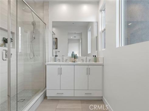 585 S Lyon Street, Santa Ana, CA