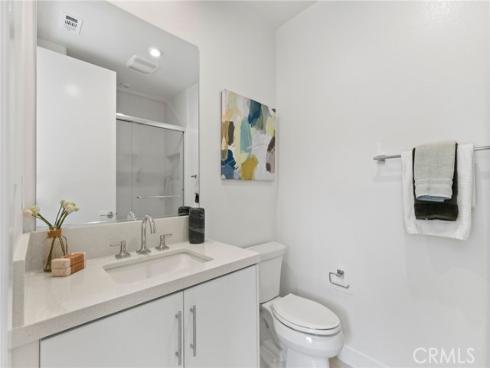 585 S Lyon Street, Santa Ana, CA