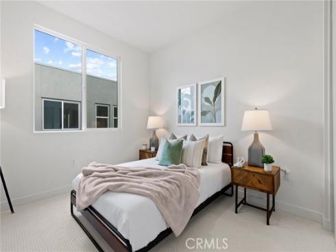 585 S Lyon Street, Santa Ana, CA