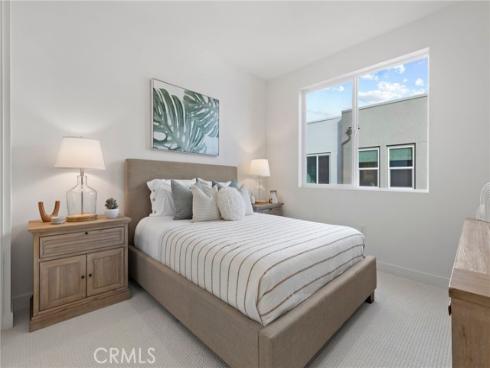 585 S Lyon Street, Santa Ana, CA