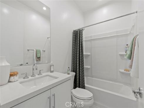 585 S Lyon Street, Santa Ana, CA