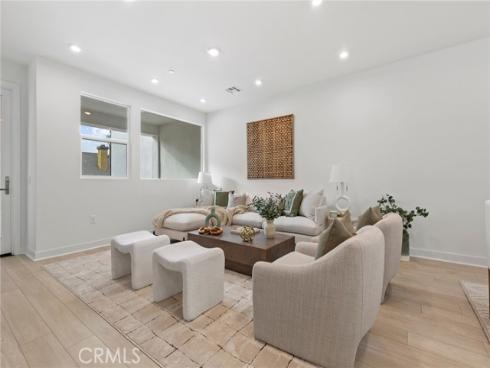 585 S Lyon Street, Santa Ana, CA