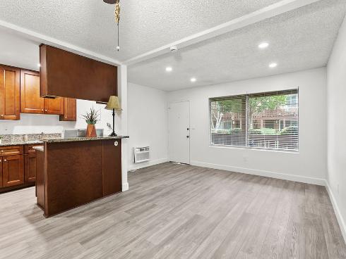 1000 W Macarthur  67  Boulevard, Santa Ana, CA