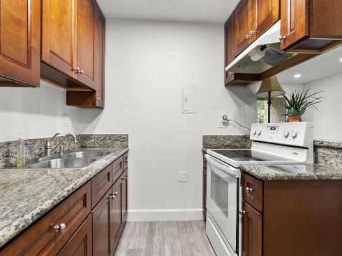 1000 W Macarthur  67  Boulevard, Santa Ana, CA