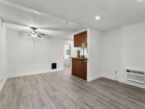 1000 W Macarthur  67  Boulevard, Santa Ana, CA