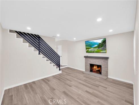 3028 Mary Cmn , Santa Ana, CA