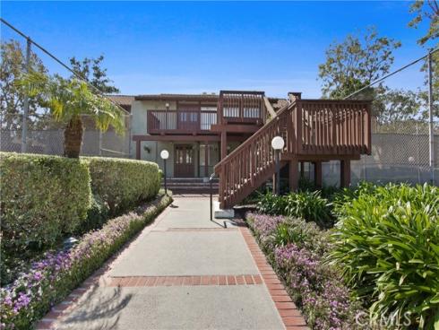 1010 W Macarthur 66 Boulevard, Santa Ana, CA